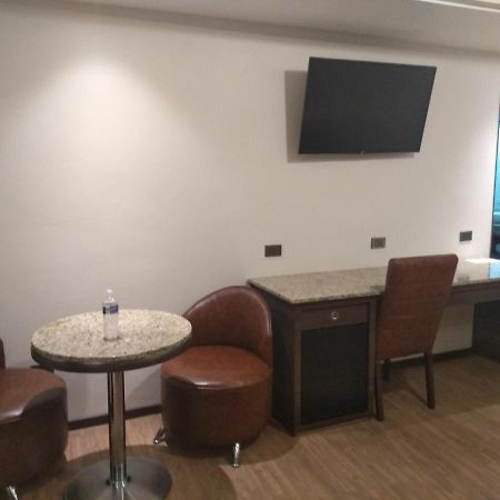Hotel Jimenez Plaza מראה חיצוני תמונה